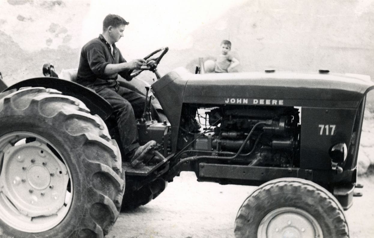 Foto tractor antiguo b/n